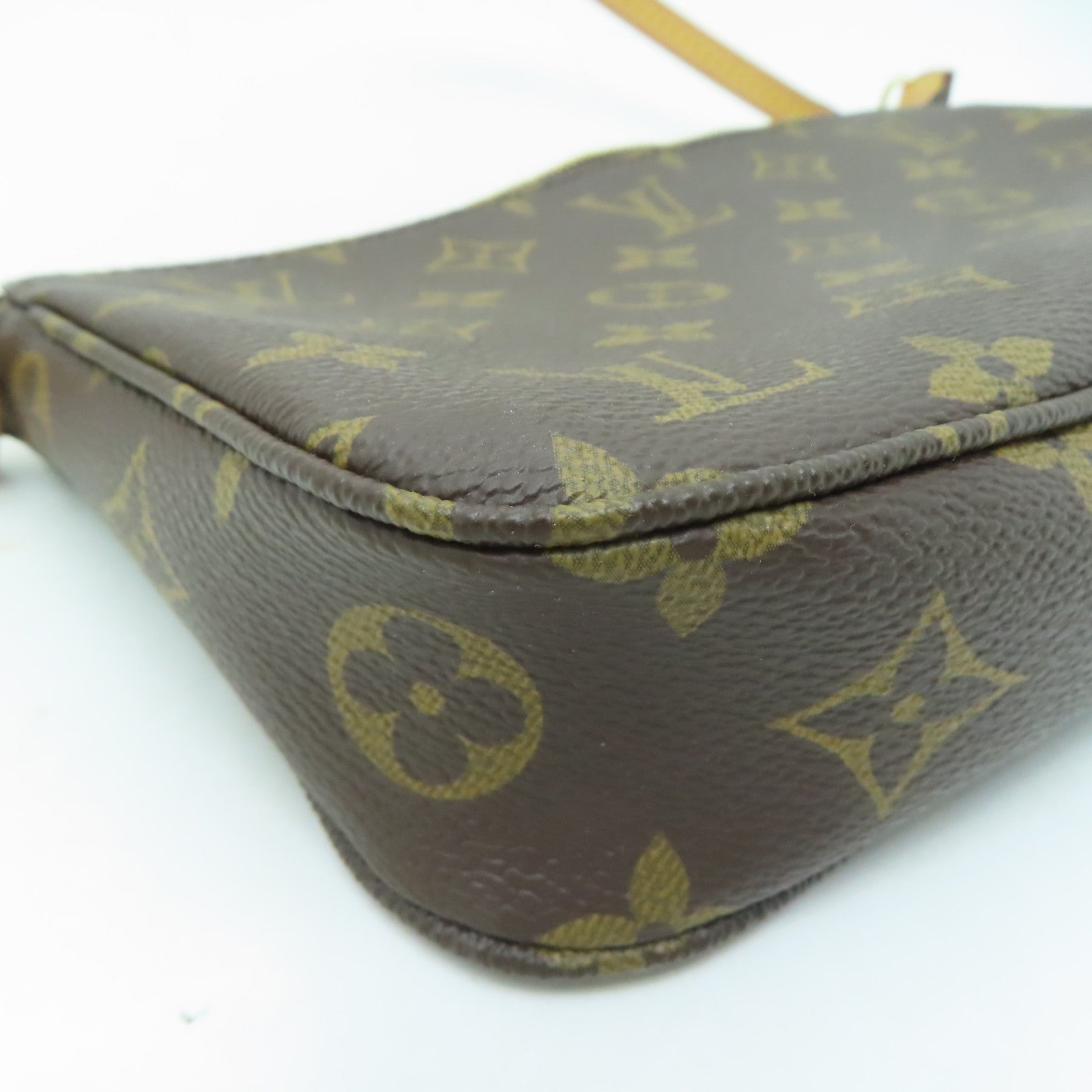 LOUIS VUITTON Monogram Pochette Accessories金扣手挽袋啡色