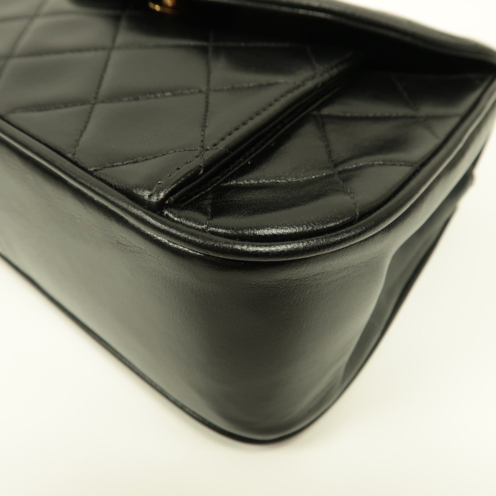 CHANEL 菱格羊皮皮革Vintage Shoulder Bag金扣鏈帶肩背袋黑色