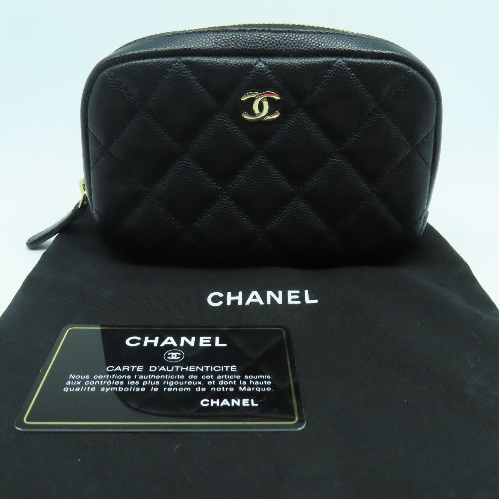 CHANEL 菱格Caviar皮革Pouch金扣手拿包黑色