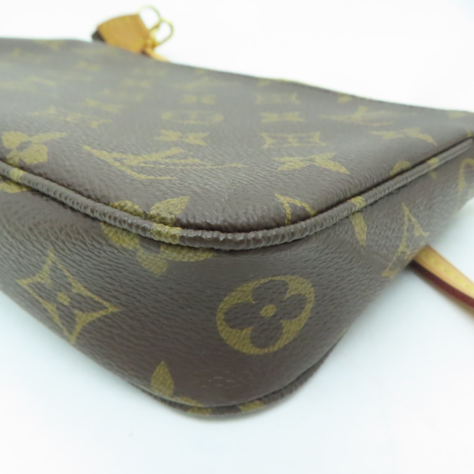 LOUIS VUITTON Monogram Pochette Accessories金扣手挽袋啡色