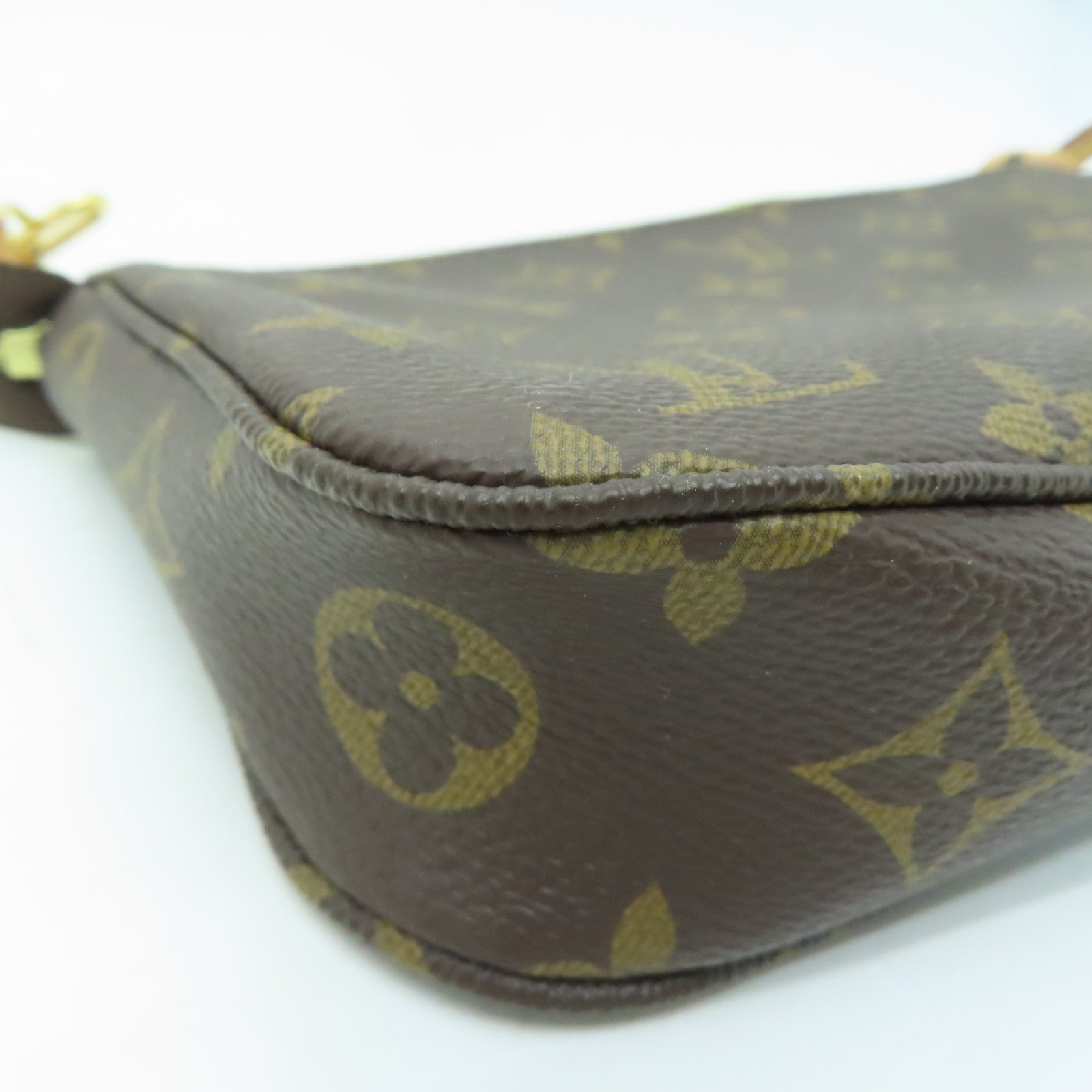 LOUIS VUITTON Monogram Pochette Accessories金扣手挽袋啡色