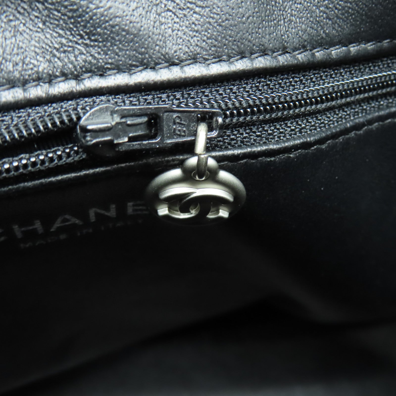 CHANEL 菱格Caviar皮革Handbag銀扣手挽袋黑色