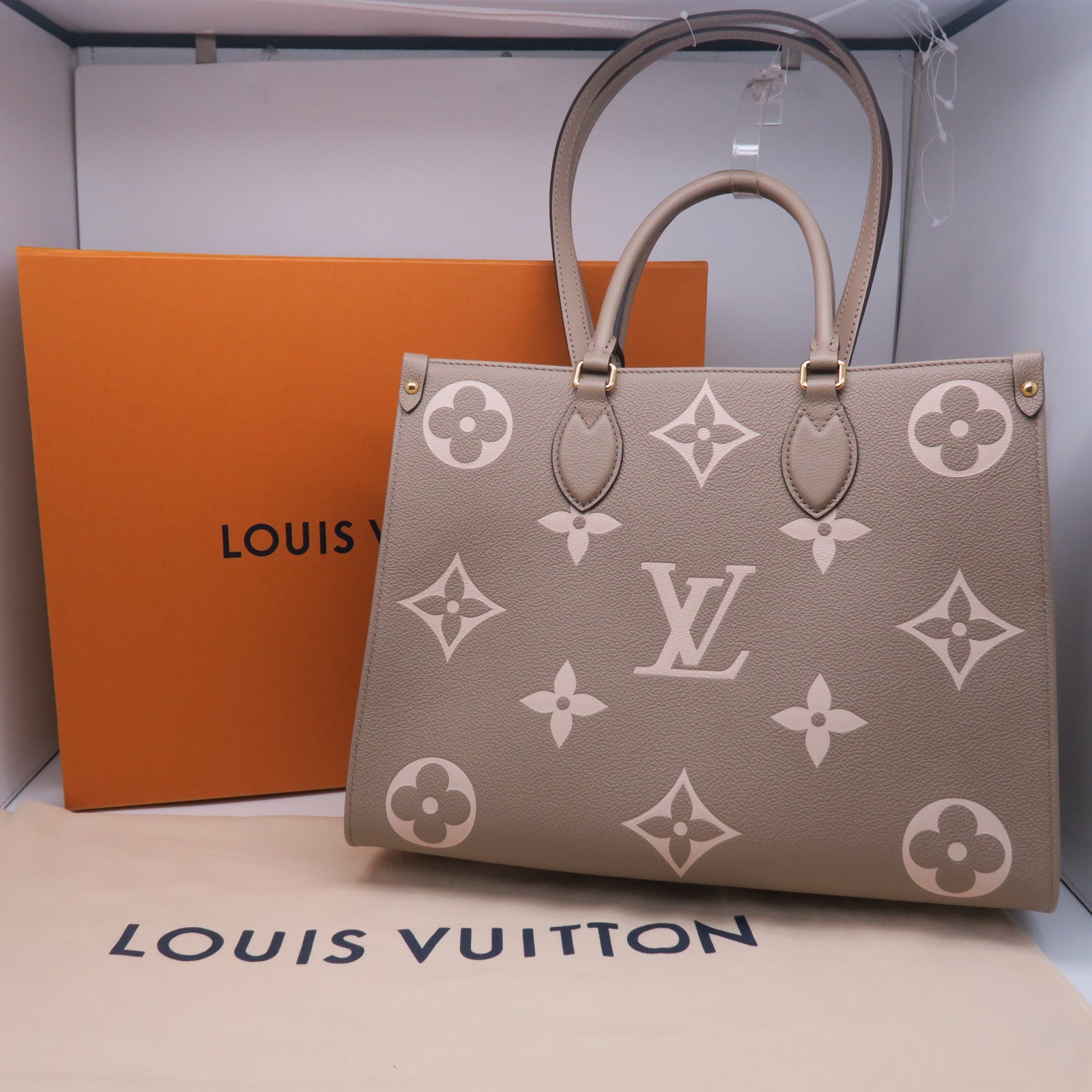 LOUIS VUITTON Monogram Empreinte Onthego MM金扣手挽肩背兩用袋灰色米色