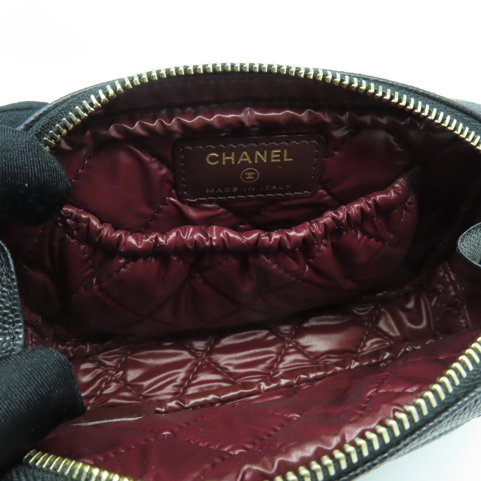 CHANEL 菱格Caviar皮革Pouch金扣手拿包黑色