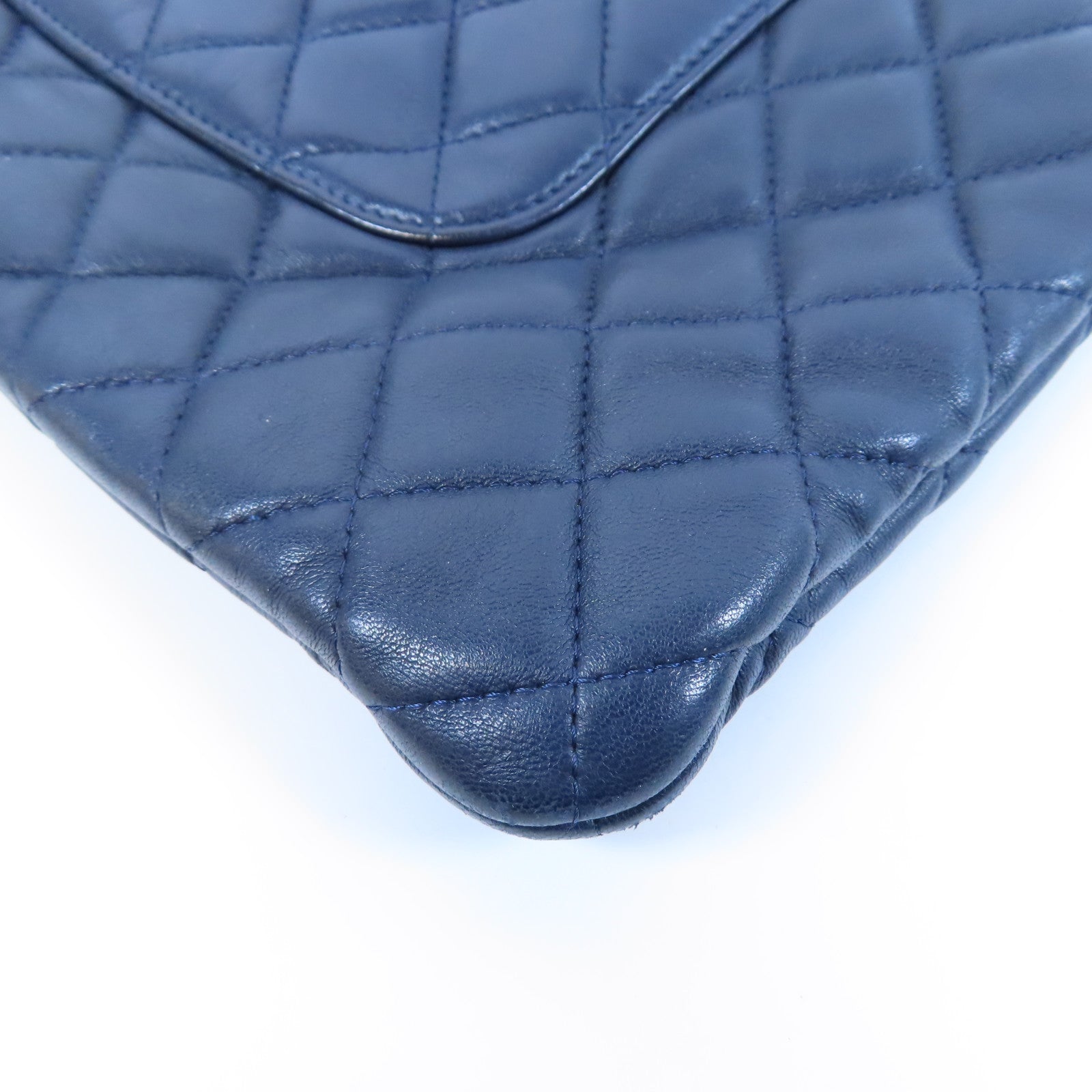 CHANEL 菱格羊皮皮革Pouch Bag金扣手拿包深藍色