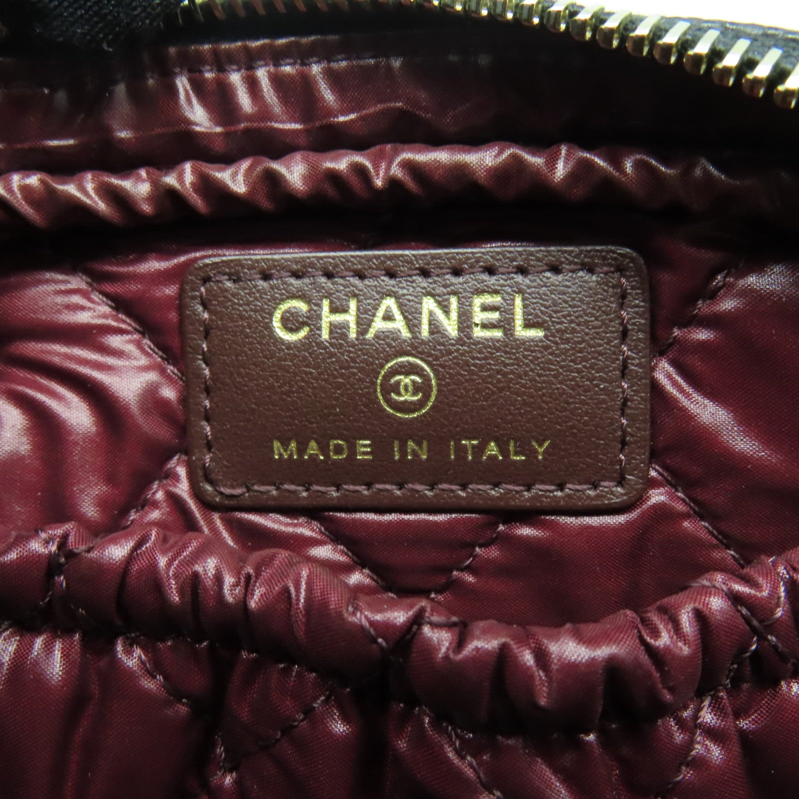 CHANEL 菱格Caviar皮革Pouch金扣手拿包黑色