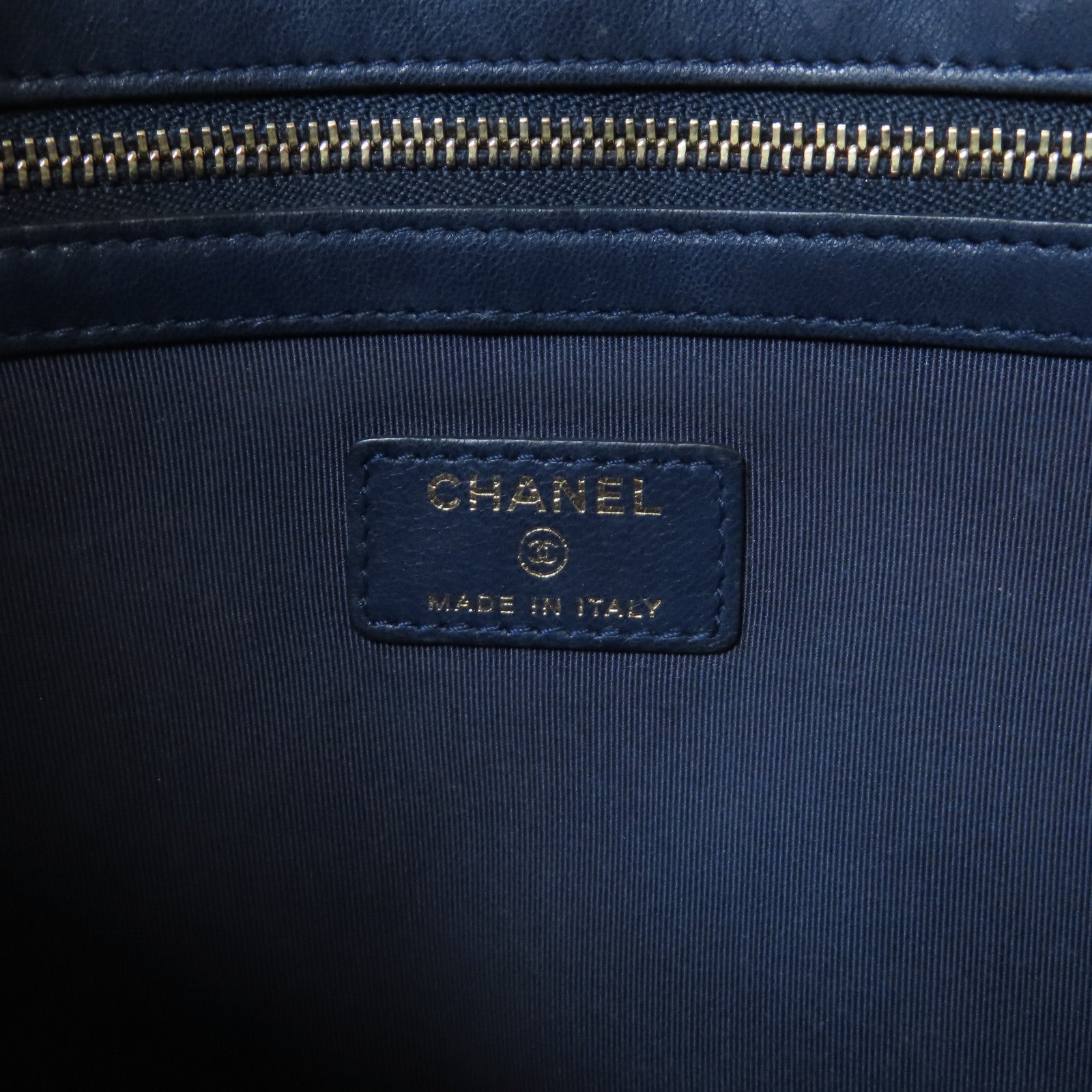 CHANEL 菱格羊皮皮革Pouch Bag金扣手拿包深藍色