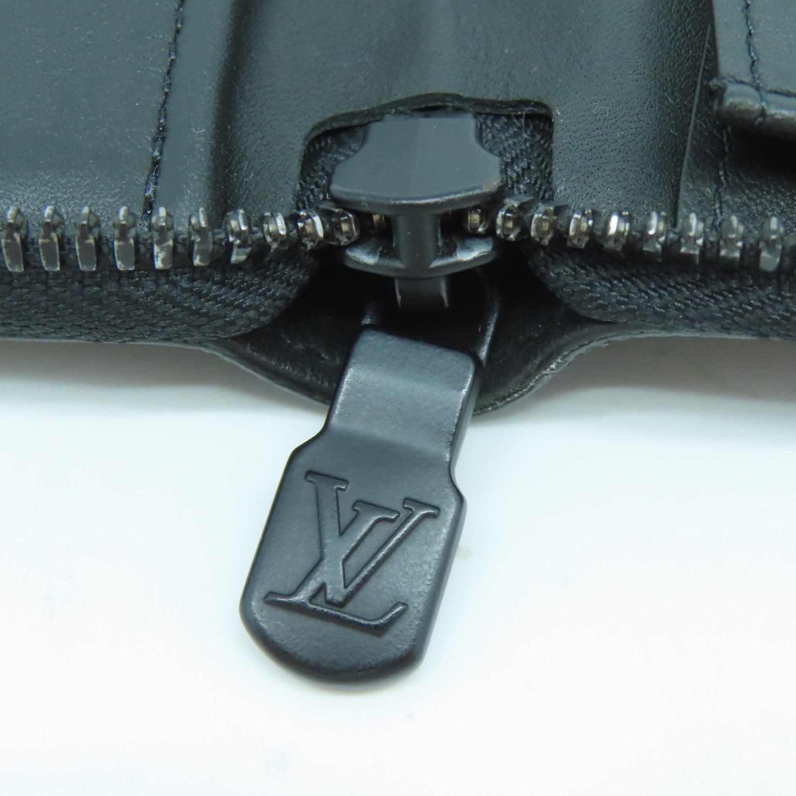 LOUIS VUITTON Monogram Shadow Zippy Wallet Vertical長錢包黑色