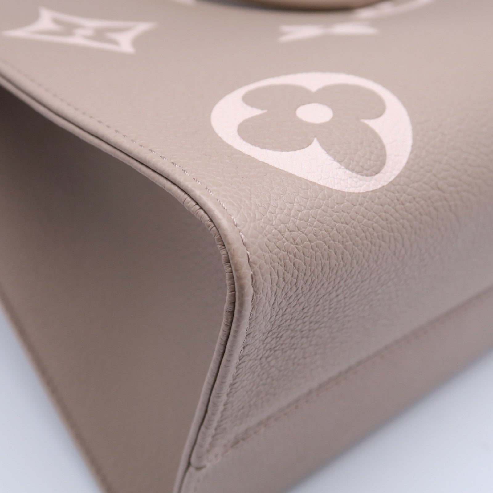 LOUIS VUITTON Monogram Empreinte Onthego MM金扣手挽肩背兩用袋灰色米色