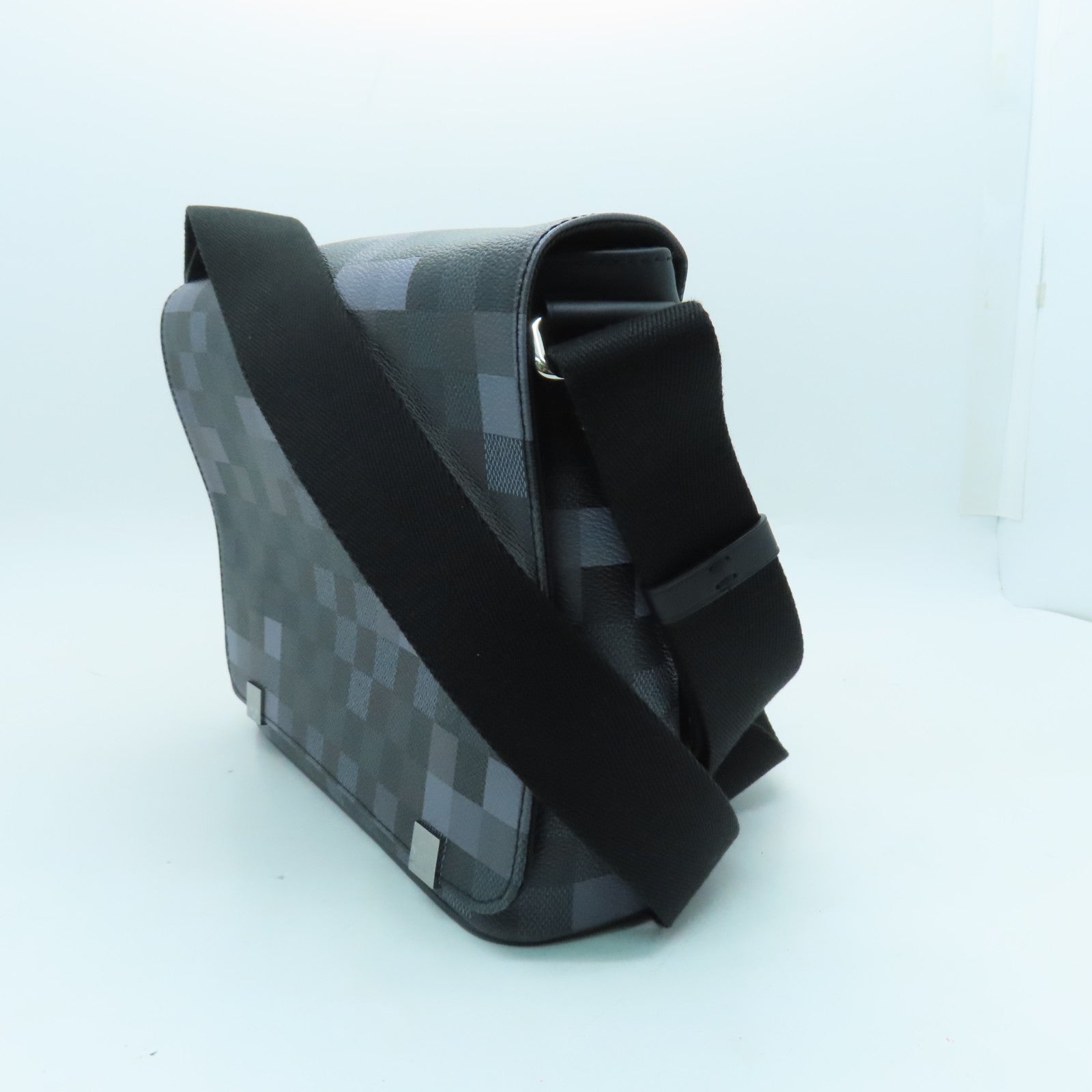 LOUIS VUITTON Damier Graphite Pixel District PM银扣肩背袋黑色