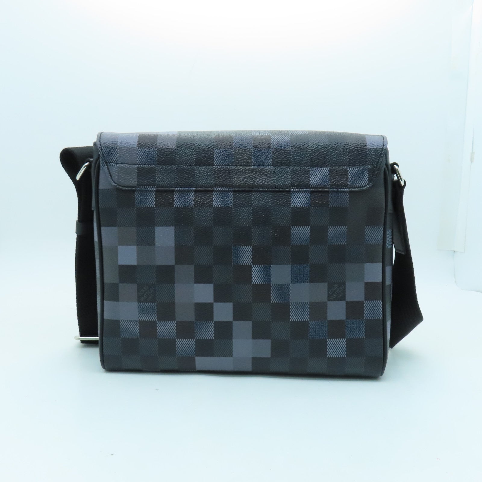 LOUIS VUITTON Damier Graphite Pixel District PM银扣肩背袋黑色