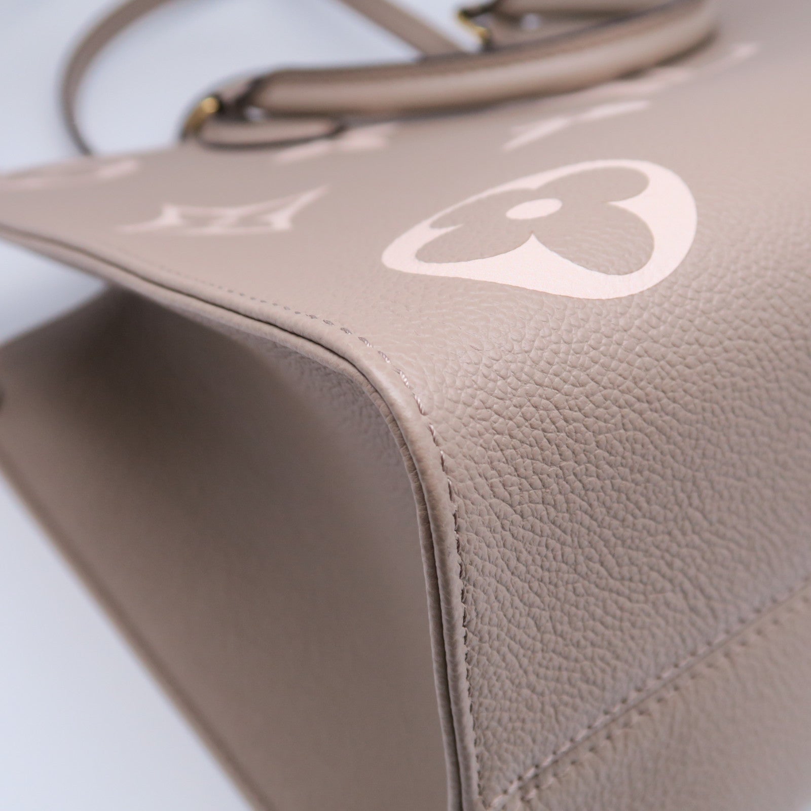 LOUIS VUITTON Monogram Empreinte Onthego MM金扣手挽肩背兩用袋灰色米色