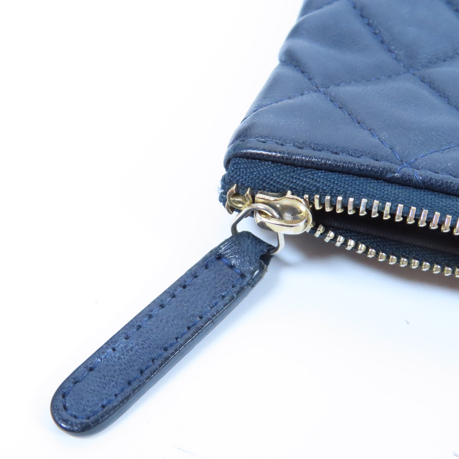 CHANEL 菱格羊皮皮革Pouch Bag金扣手拿包深藍色