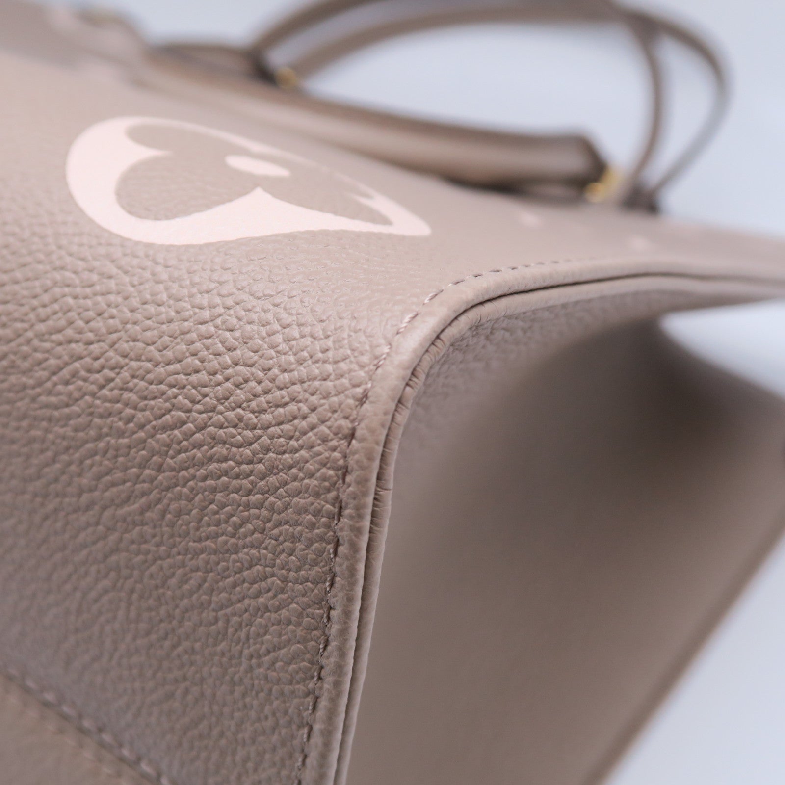 LOUIS VUITTON Monogram Empreinte Onthego MM金扣手挽肩背兩用袋灰色米色
