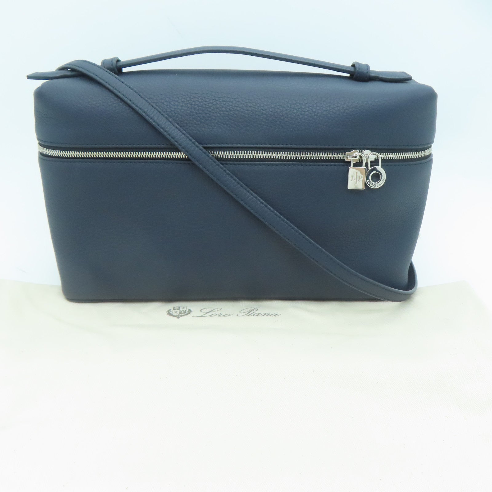 Loro Piana 牛皮皮革Extra Pocket L27銀扣手挽肩背兩用袋深藍色