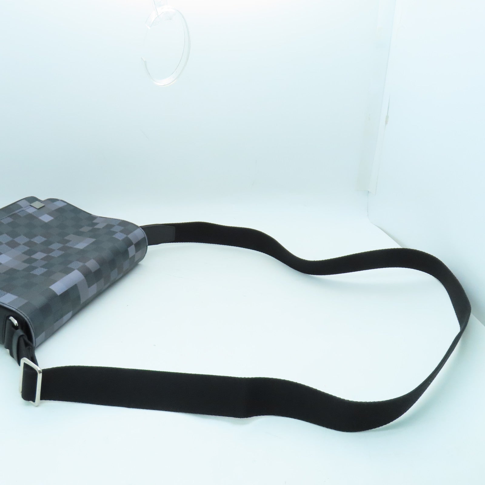 LOUIS VUITTON Damier Graphite Pixel District PM银扣肩背袋黑色