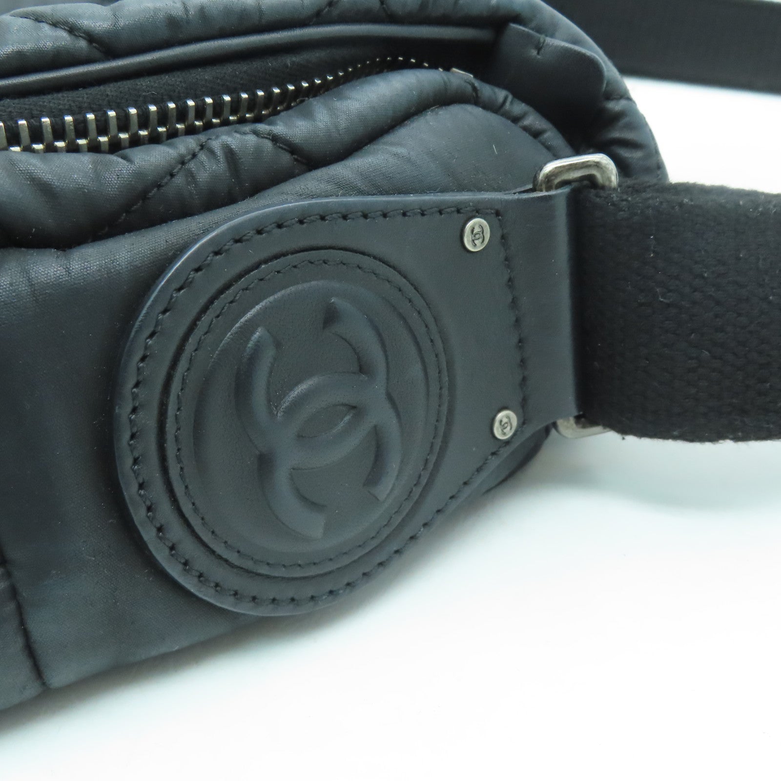 CHANEL 菱格尼龍Shoulder Bag銀扣肩背袋黑色