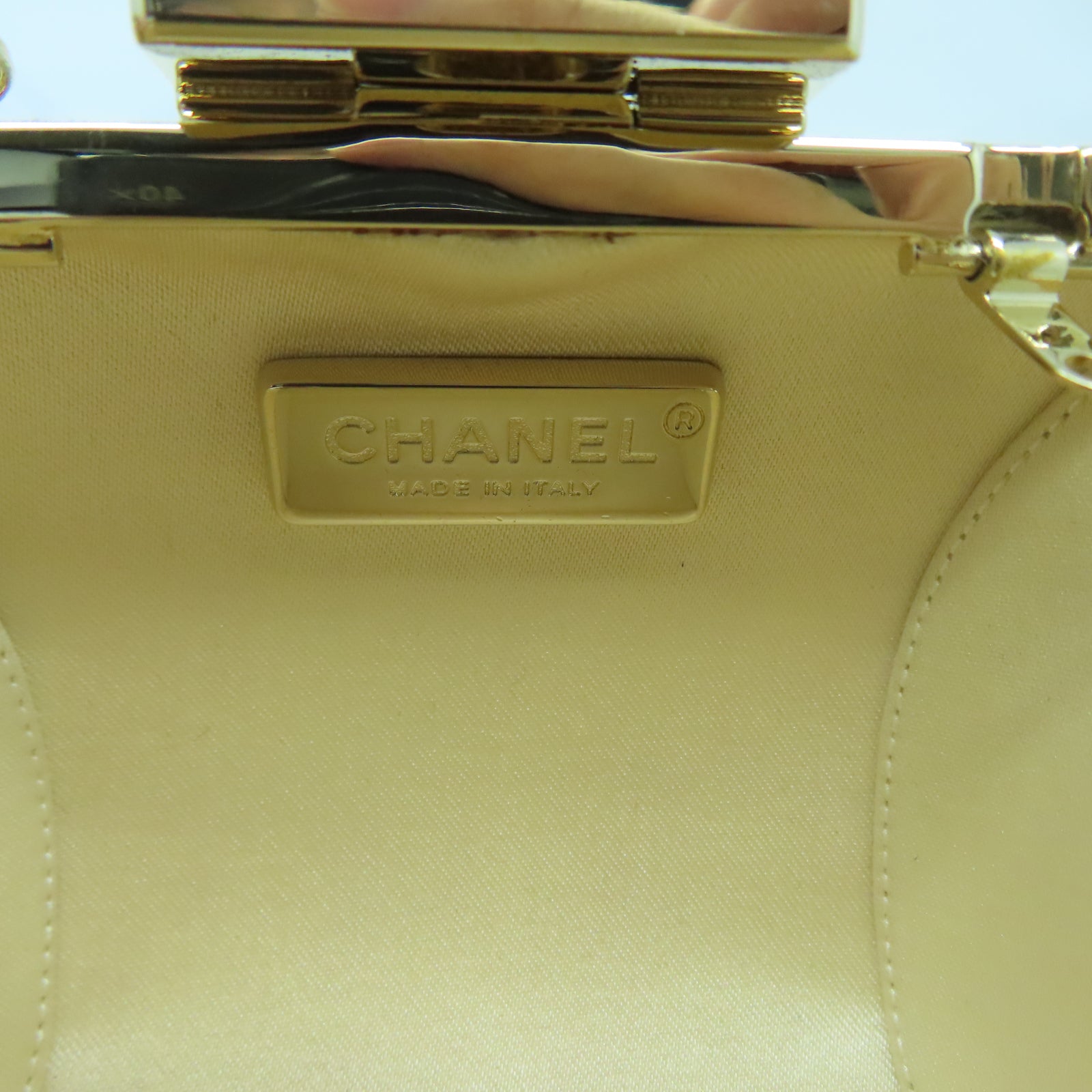 CHANEL Clutch with Chain金扣鏈帶手拿包多色