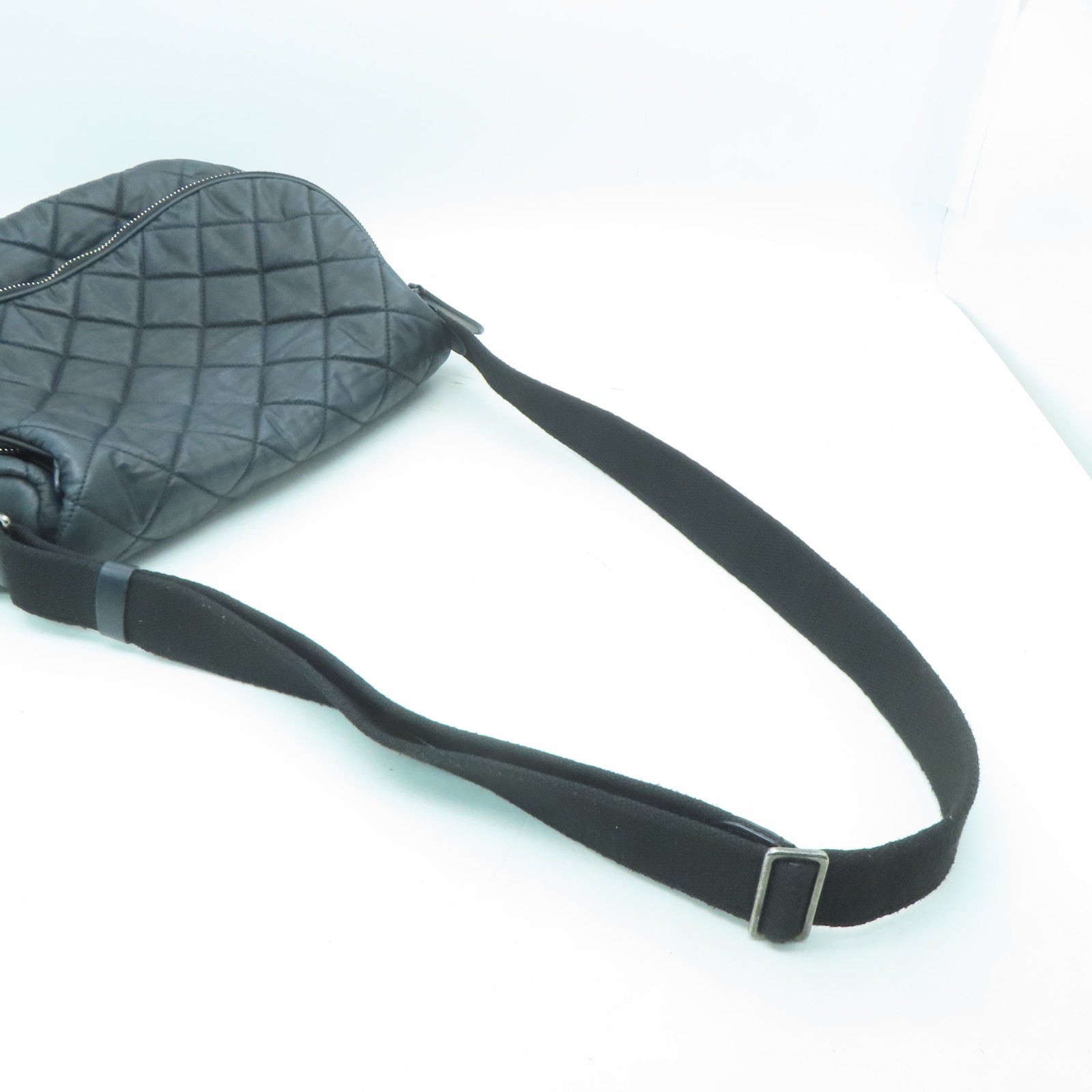 CHANEL 菱格尼龍Shoulder Bag銀扣肩背袋黑色