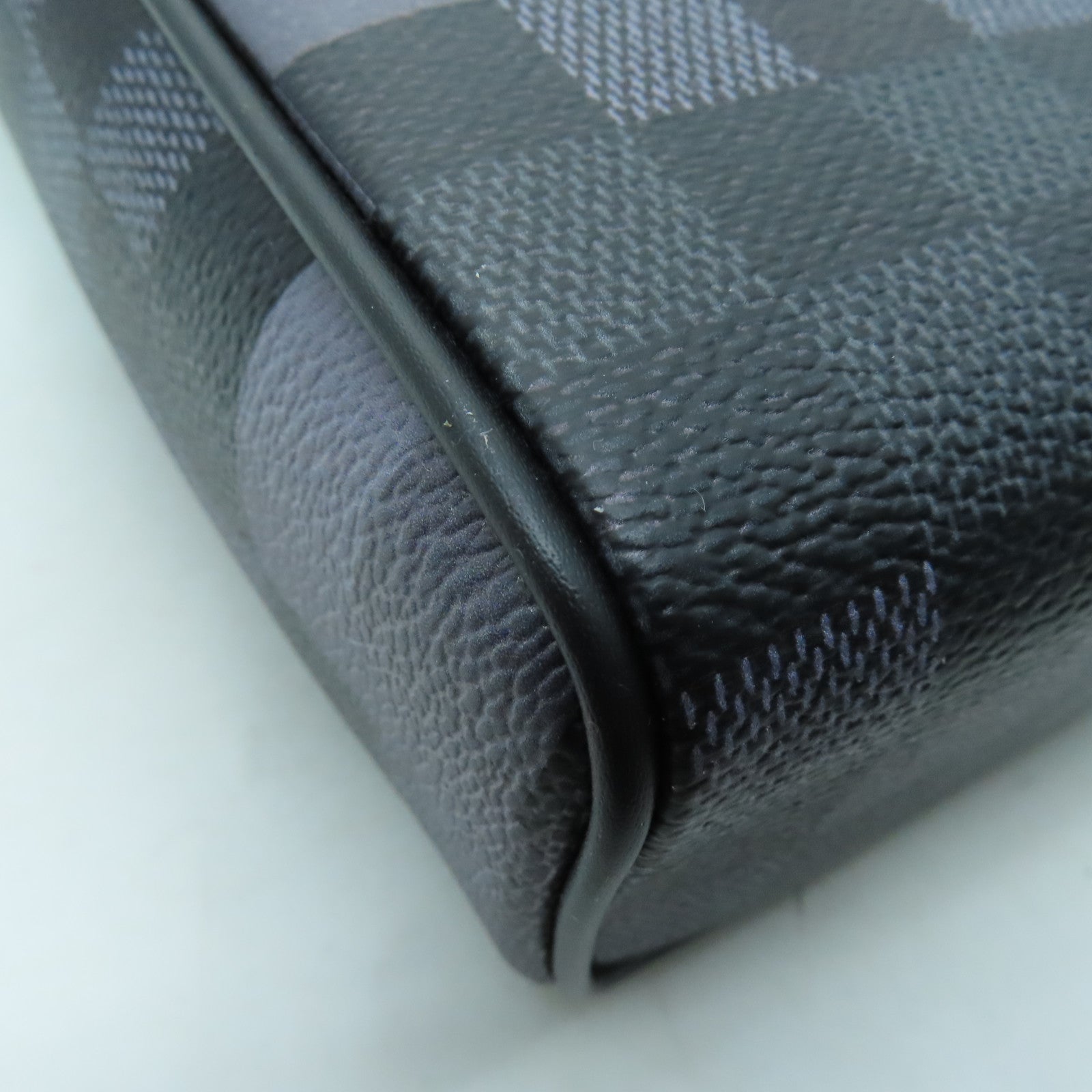 LOUIS VUITTON Damier Graphite Pixel District PM银扣肩背袋黑色