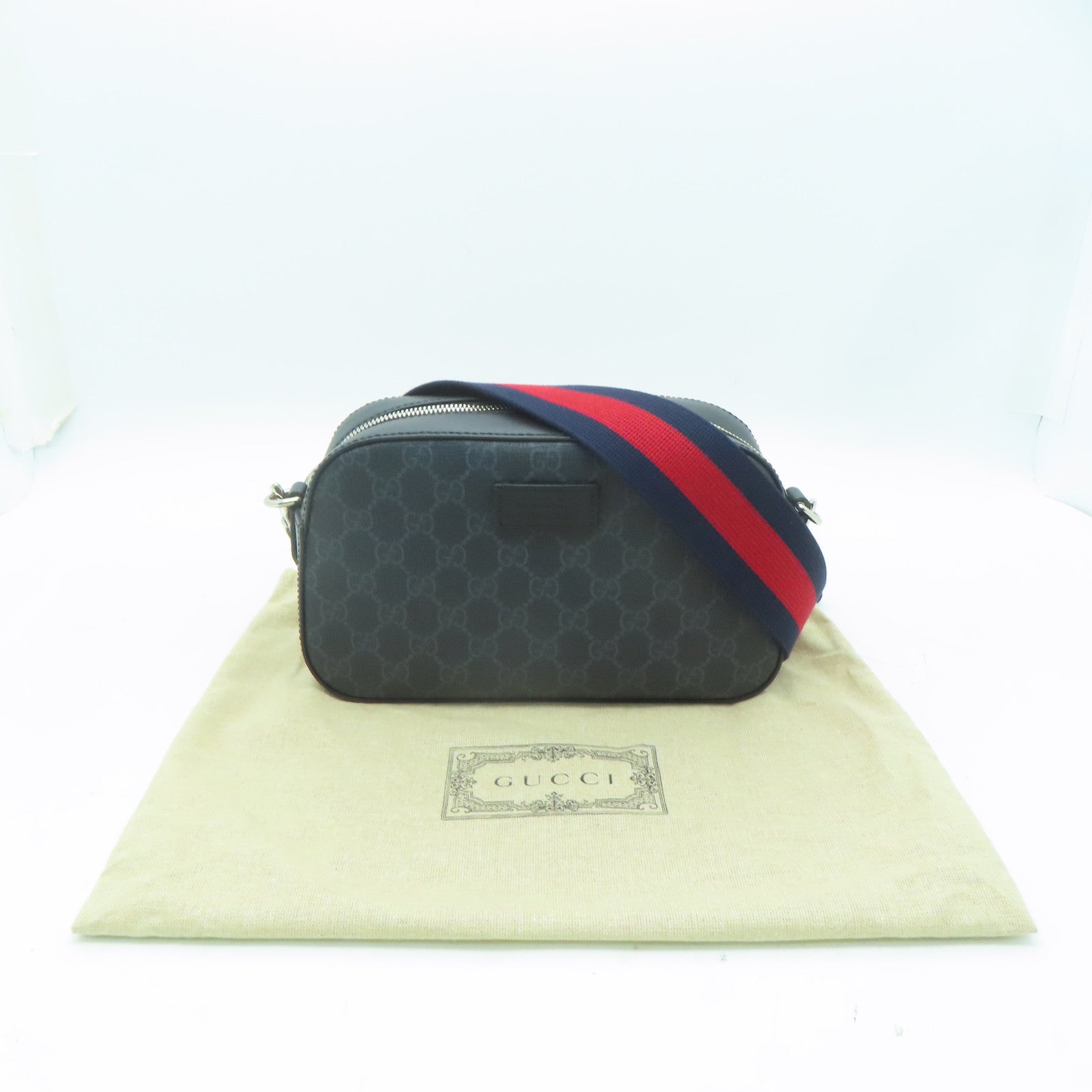 GUCCI 塗層帆布GG Supreme Shoulder Bag銀扣肩背袋黑色