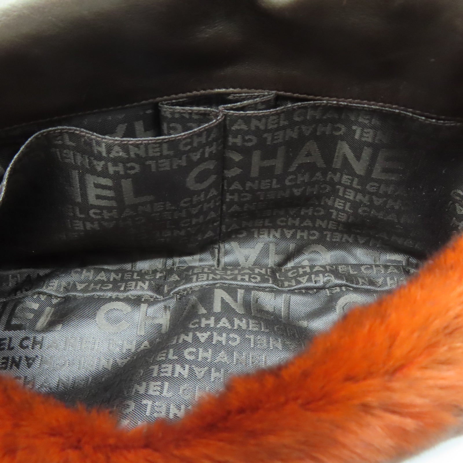 CHANEL Fur Chain Shoulder銀扣鏈帶肩背袋燈色