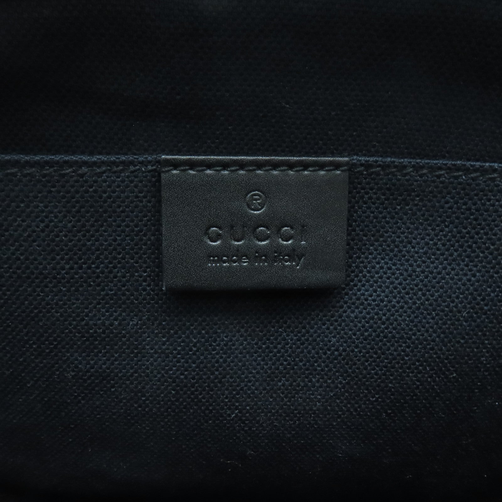 GUCCI 塗層帆布GG Supreme Shoulder Bag銀扣肩背袋黑色