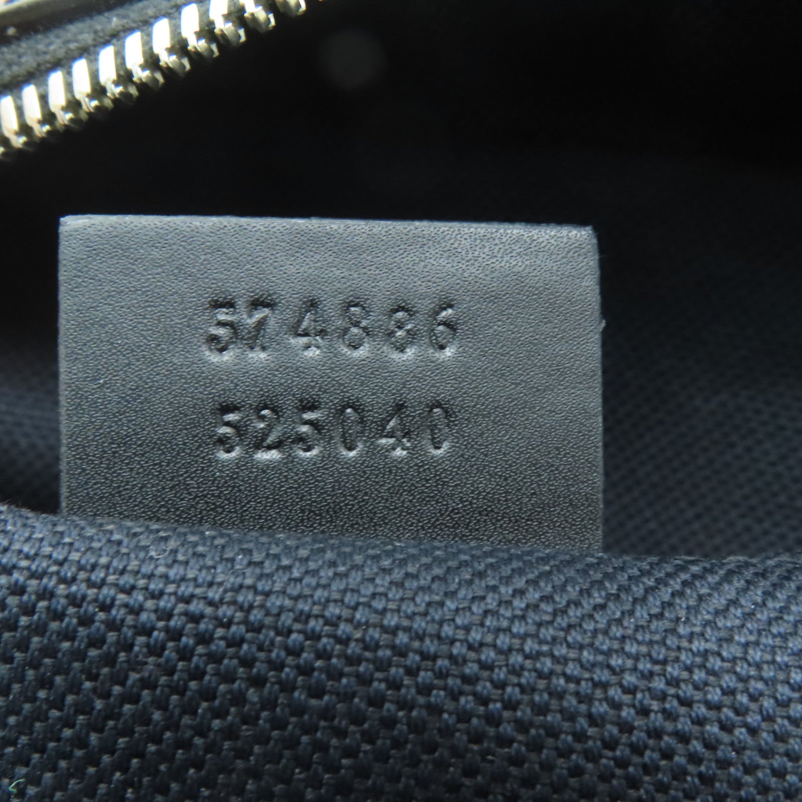 GUCCI 塗層帆布GG Supreme Shoulder Bag銀扣肩背袋黑色