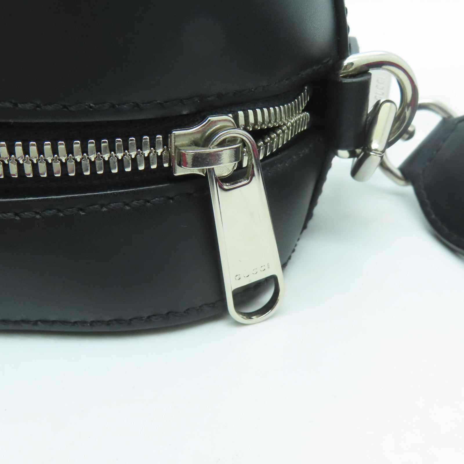 GUCCI 塗層帆布GG Supreme Shoulder Bag銀扣肩背袋黑色