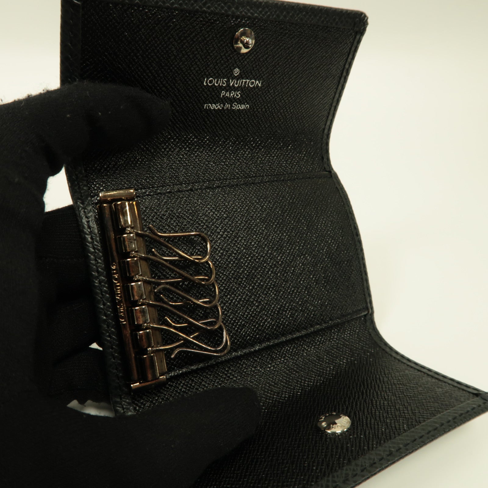 LOUIS VUITTON Taiga Multicle 6 Key Case銀扣鑰匙套黑色