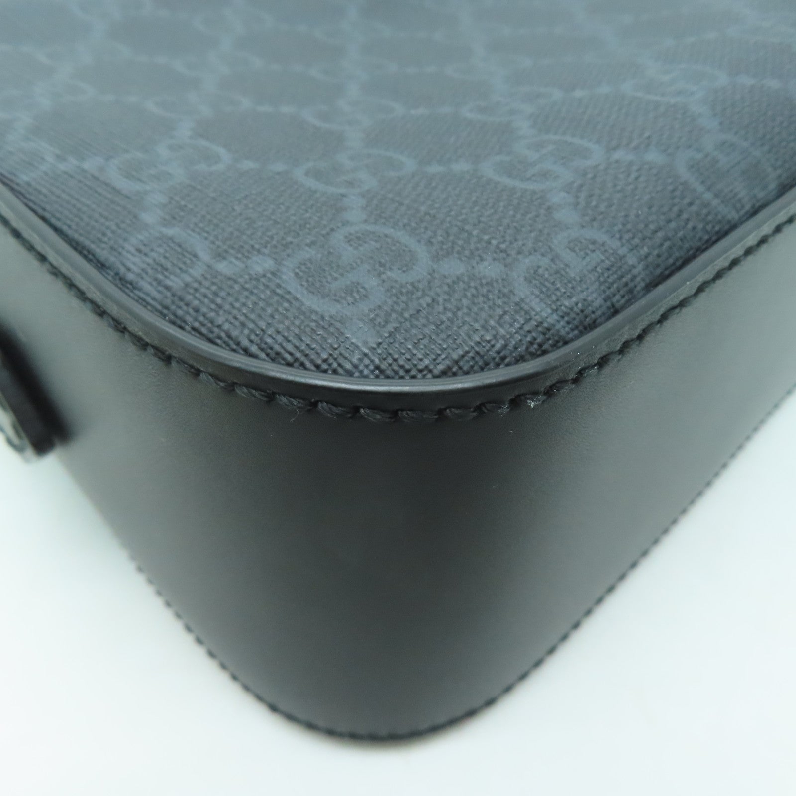 GUCCI 塗層帆布GG Supreme Shoulder Bag銀扣肩背袋黑色