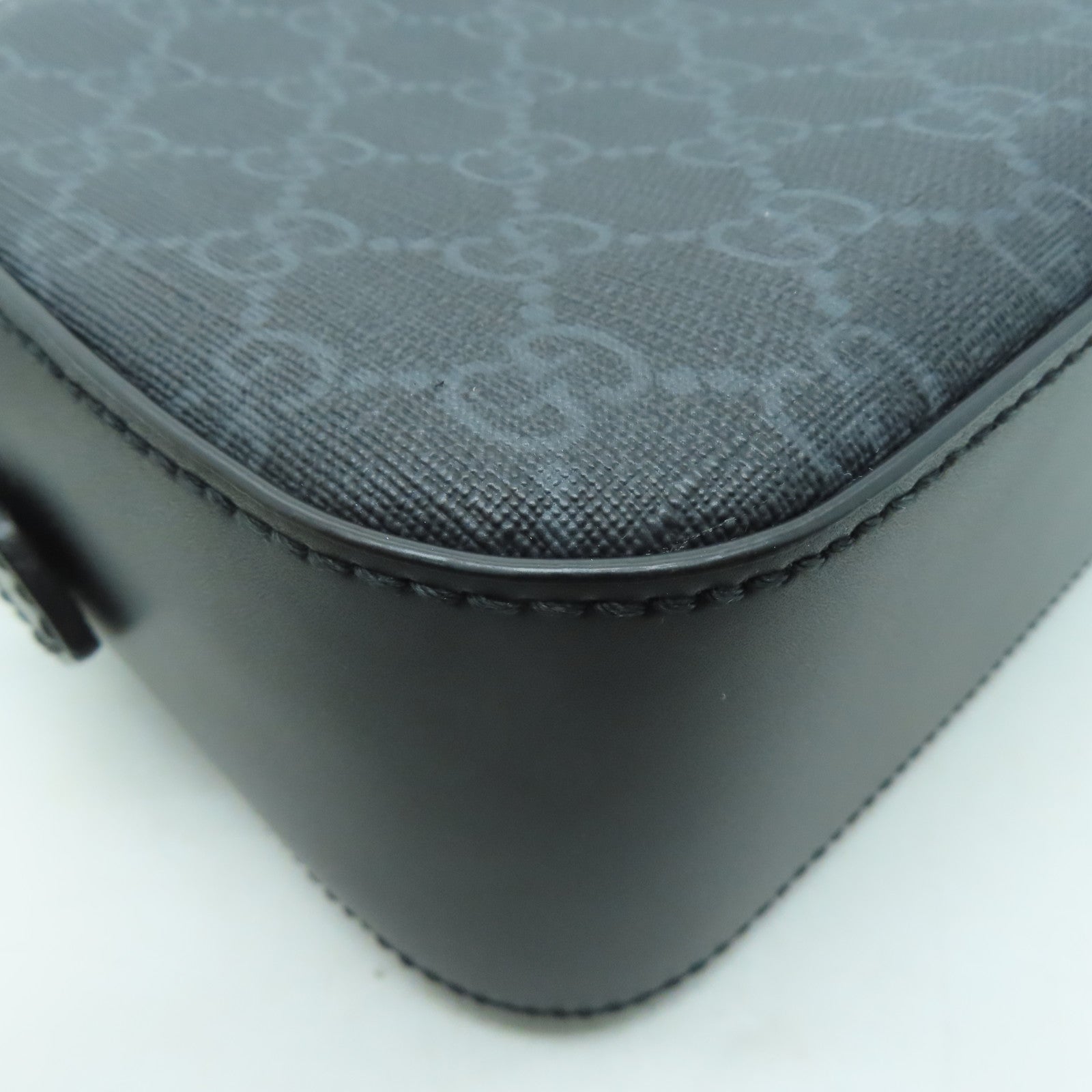 GUCCI 塗層帆布GG Supreme Shoulder Bag銀扣肩背袋黑色