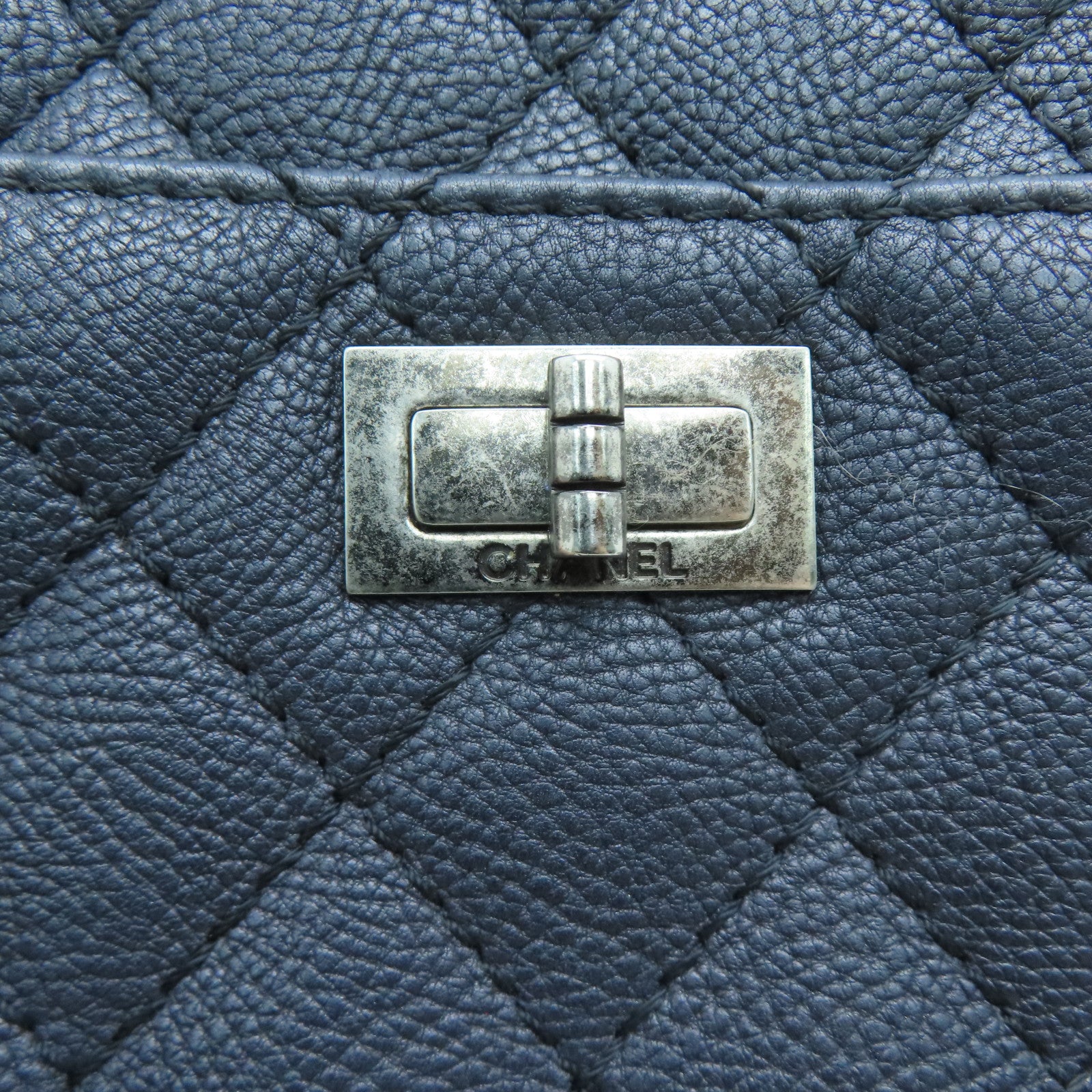 CHANEL 菱格牛皮皮革2.55银扣肩背袋蓝色