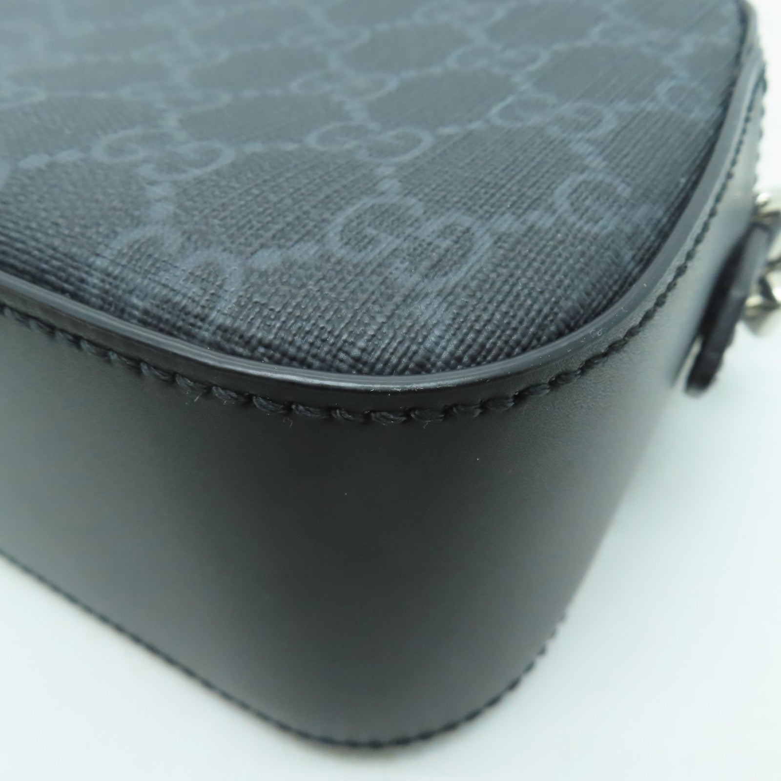 GUCCI 塗層帆布GG Supreme Shoulder Bag銀扣肩背袋黑色