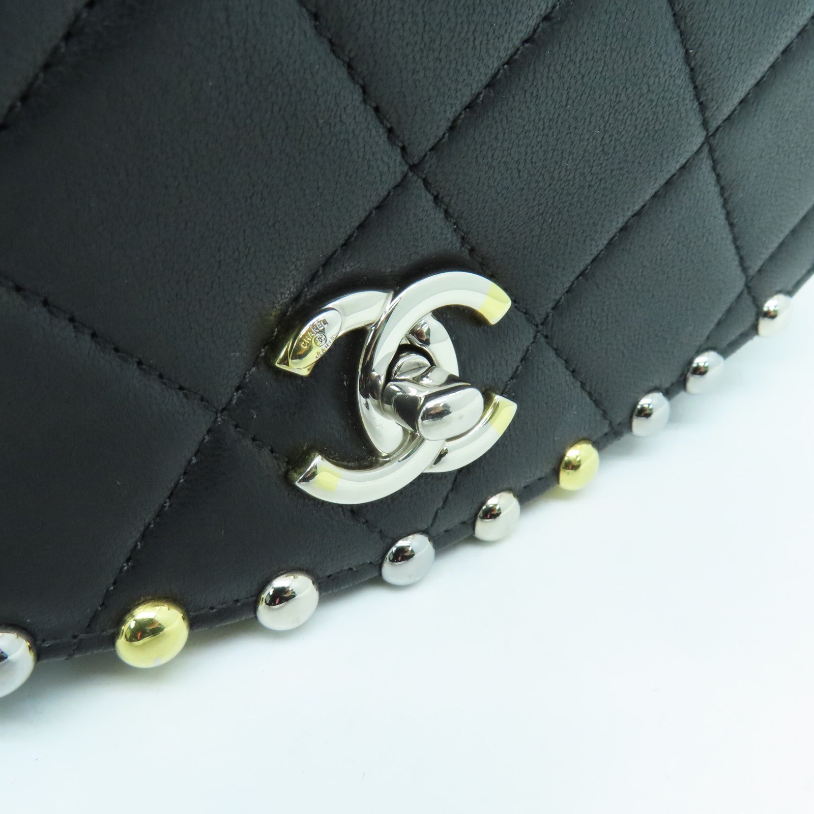 CHANEL 菱格牛皮皮革Bubble Bag金扣肩背袋黑色
