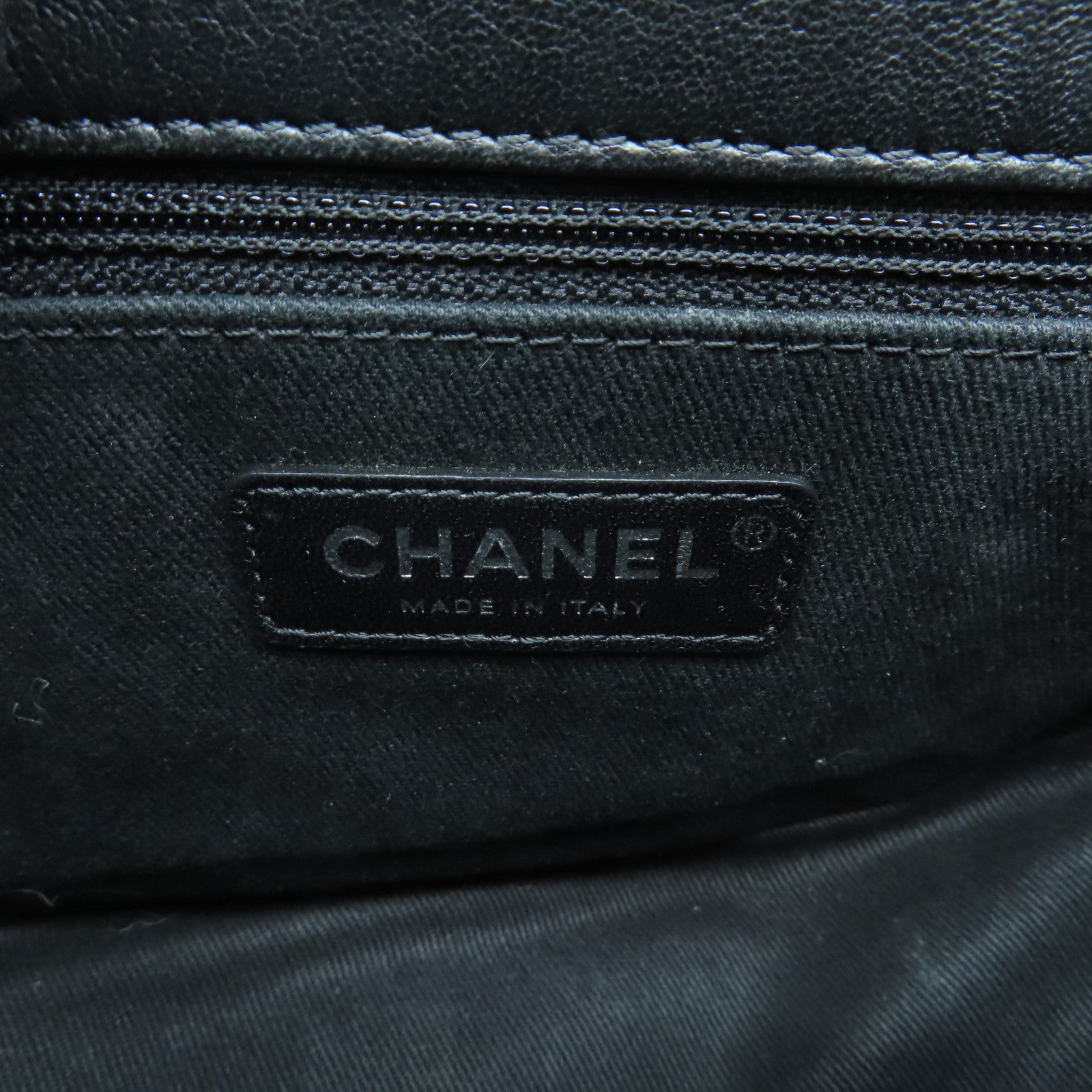 CHANEL 菱格牛皮皮革Bubble Bag金扣肩背袋黑色