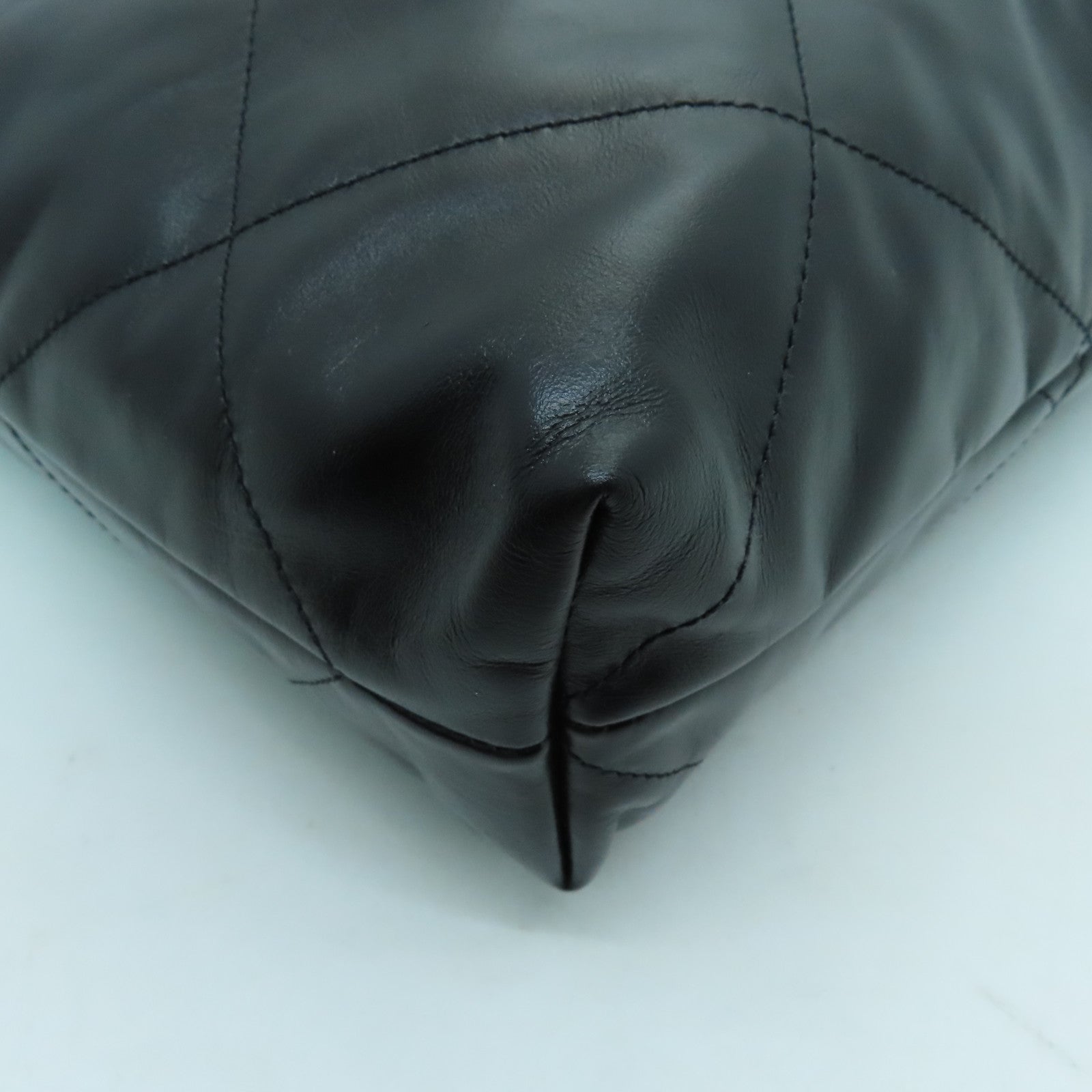CHANEL 牛皮皮革Chanel 22金扣鏈帶肩背袋黑色