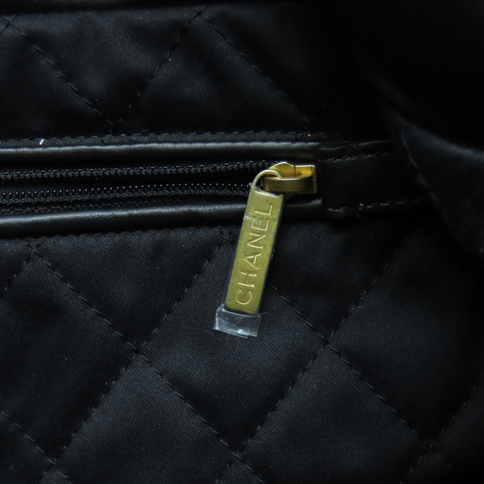 CHANEL 牛皮皮革Chanel 22金扣鏈帶肩背袋黑色