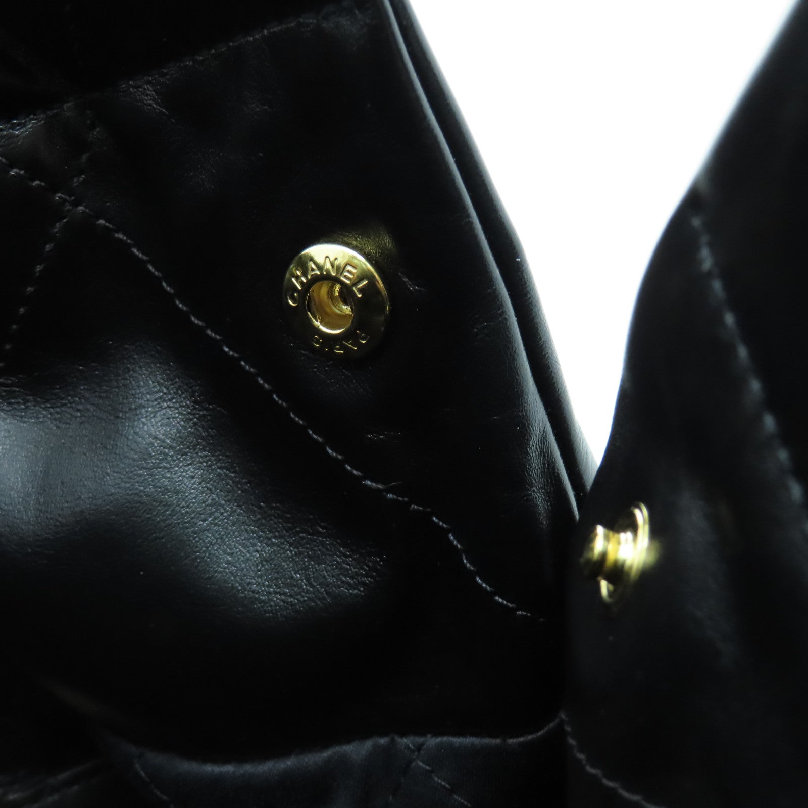 CHANEL 牛皮皮革Chanel 22金扣鏈帶肩背袋黑色