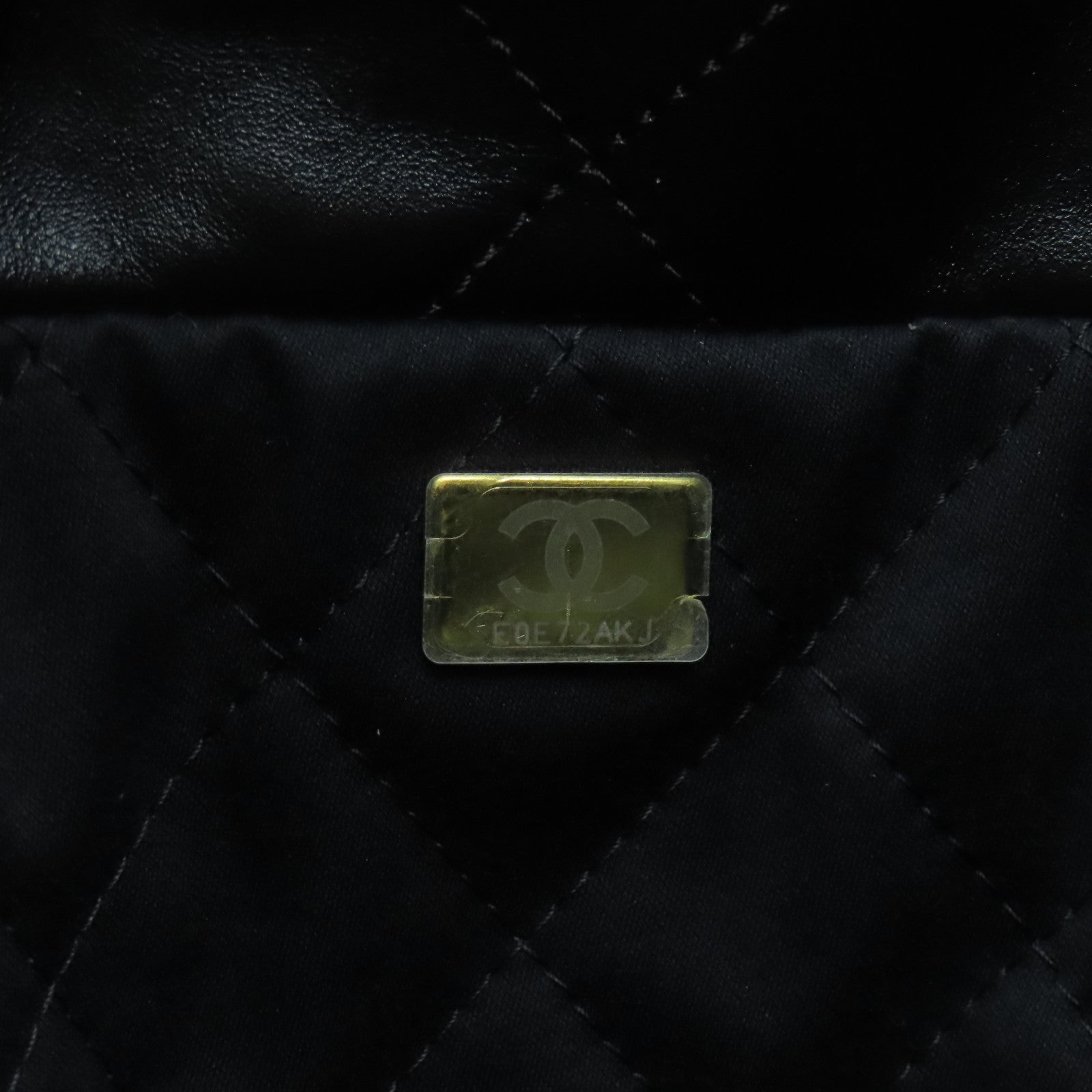 CHANEL 牛皮皮革Chanel 22金扣鏈帶肩背袋黑色