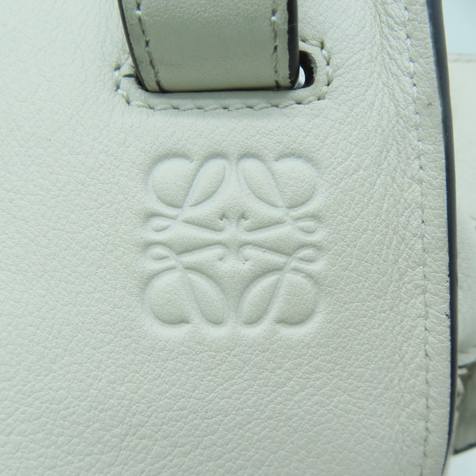 LOEWE 牛皮皮革Small Hammock Bag銀扣手挽肩背兩用袋米色