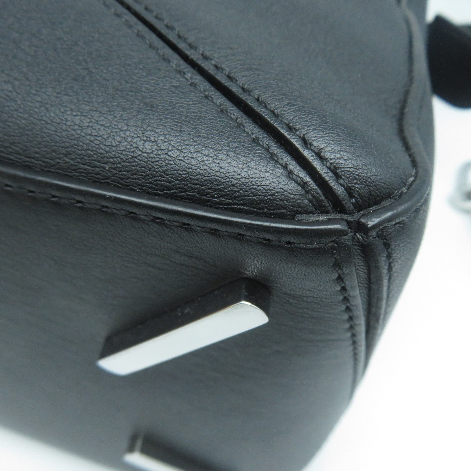 LOEWE 牛皮皮革Puzzle Medium銀扣手挽肩背兩用袋黑色