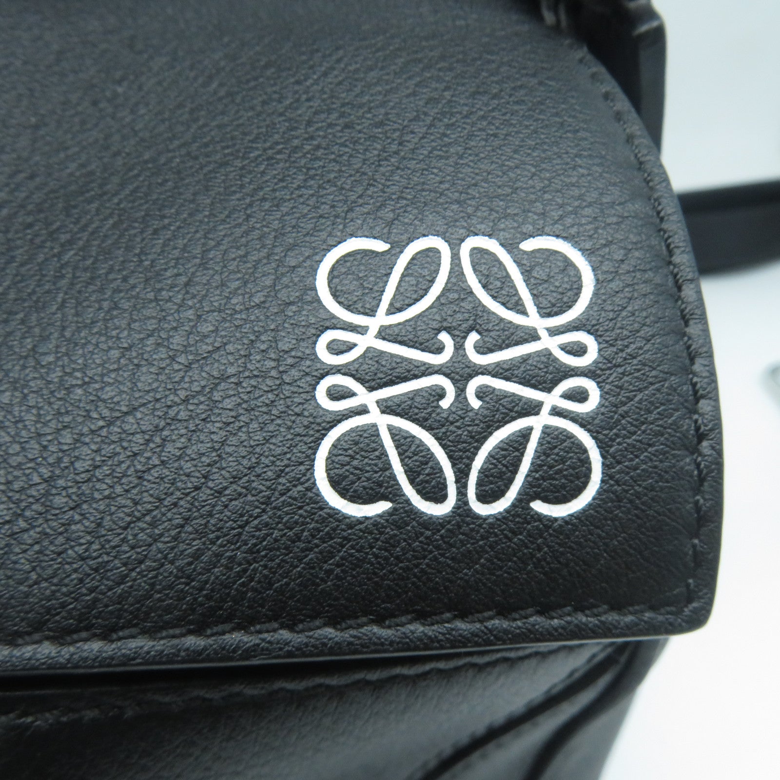 LOEWE 牛皮皮革Puzzle Medium銀扣手挽肩背兩用袋黑色