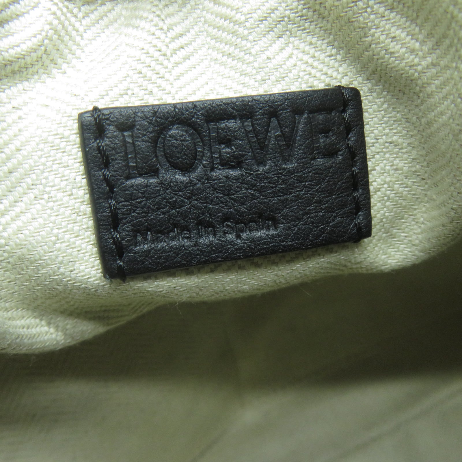 LOEWE 牛皮皮革Puzzle Medium銀扣手挽肩背兩用袋黑色