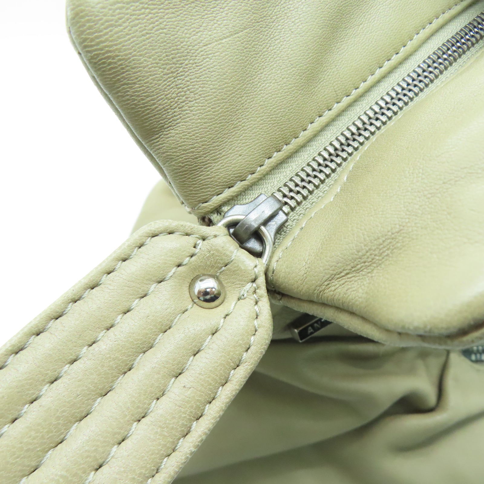 ANTEPRIMA 羊皮皮革Shoulder Bag银扣肩背袋米色