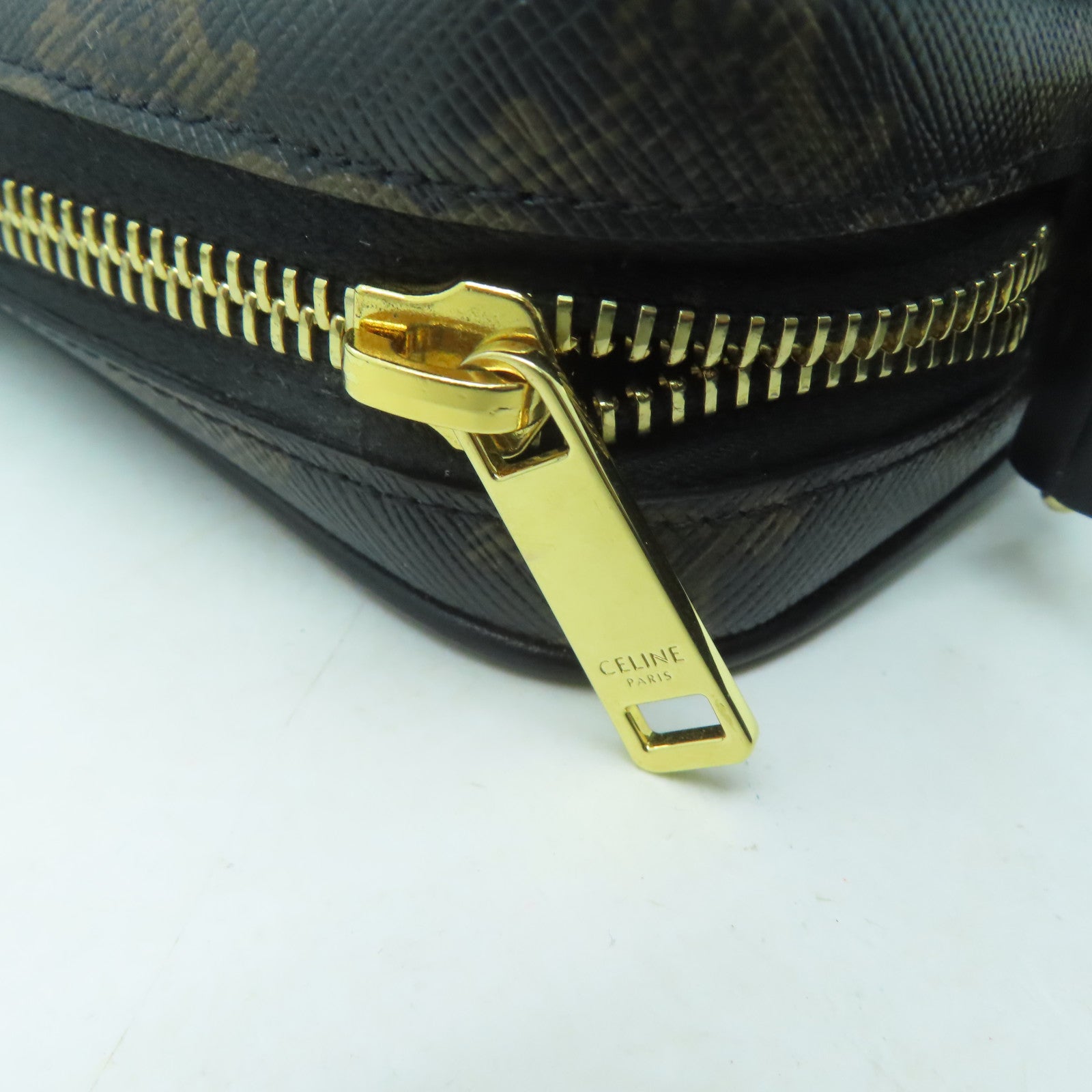 CELINE 塗層帆布Triomphe Medium Messenger Shoulder Bag金扣肩背袋啡色/黑色