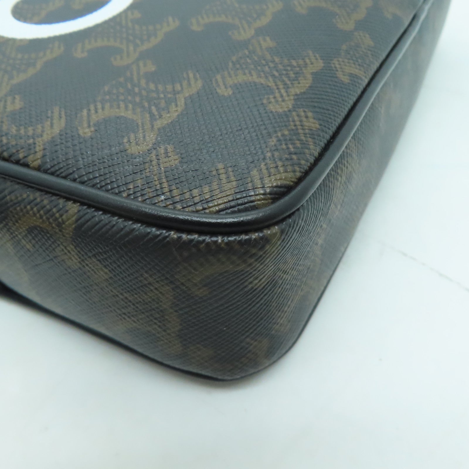 CELINE 塗層帆布Triomphe Medium Messenger Shoulder Bag金扣肩背袋啡色/黑色