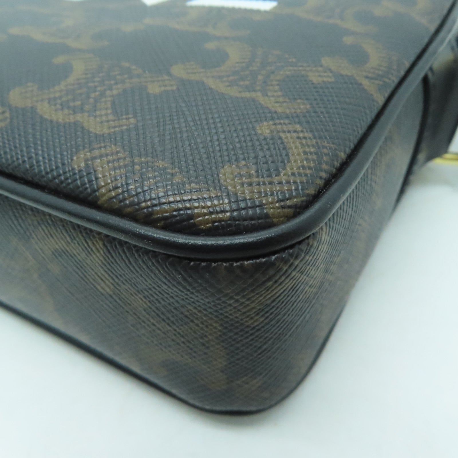 CELINE 塗層帆布Triomphe Medium Messenger Shoulder Bag金扣肩背袋啡色/黑色