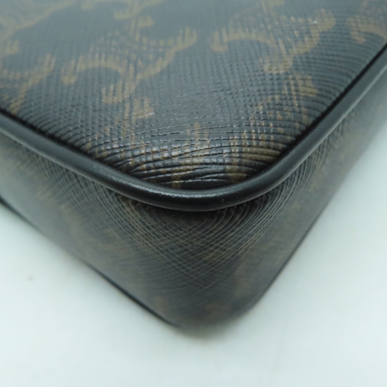 CELINE 塗層帆布Triomphe Medium Messenger Shoulder Bag金扣肩背袋啡色/黑色