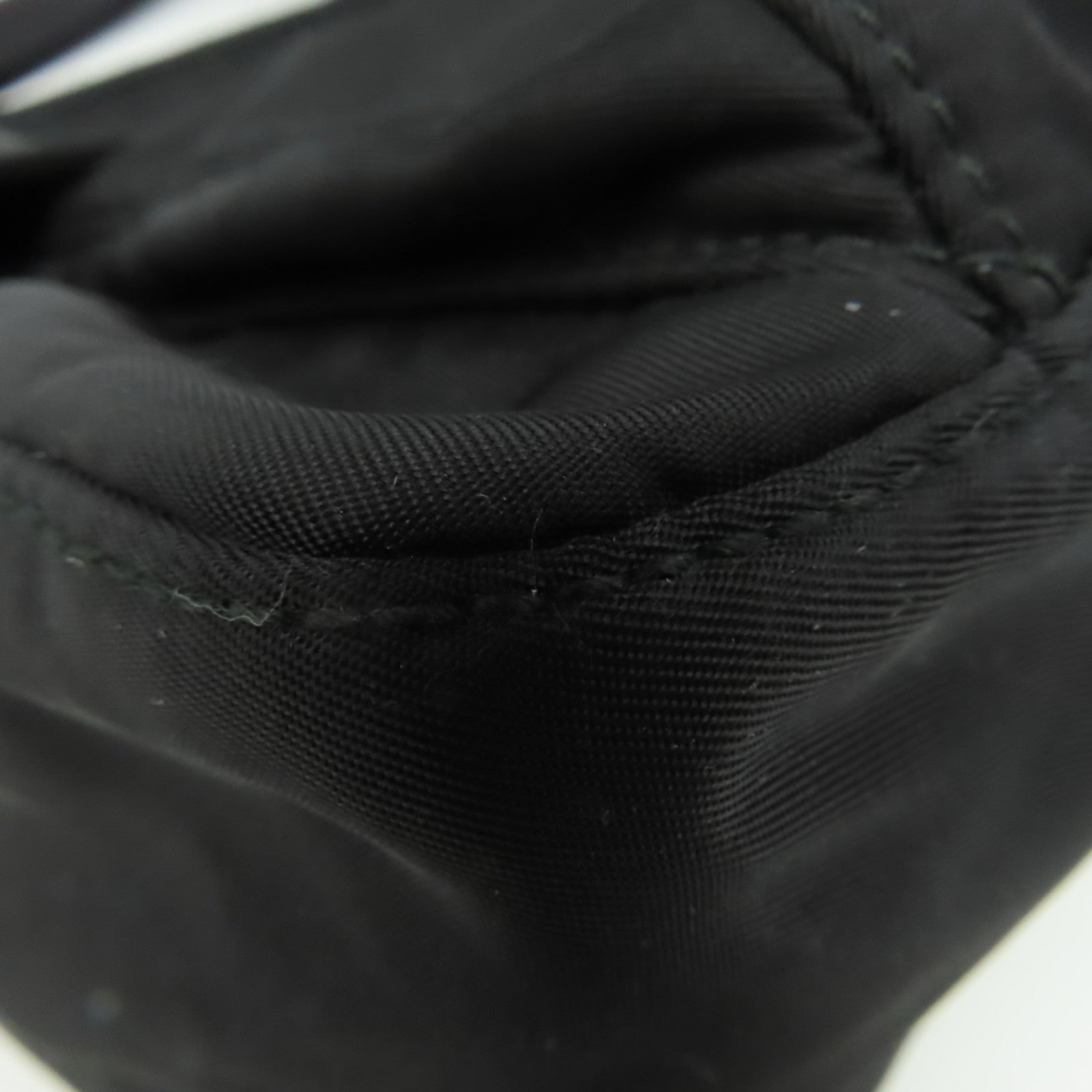 PRADA 尼龍Shoulder Bag銀扣肩背袋黑色